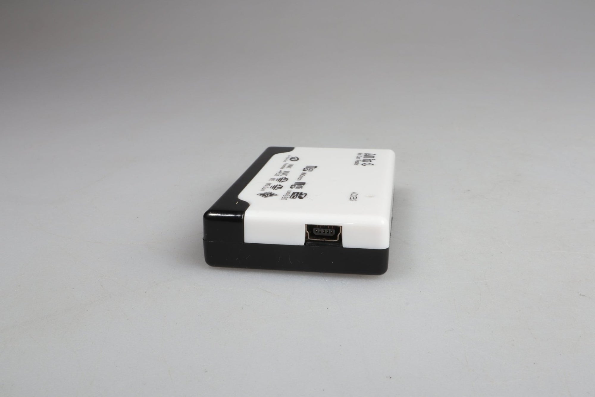 All in one Card reader SD, MicroSD, CF, XD - Dutch|Thrift