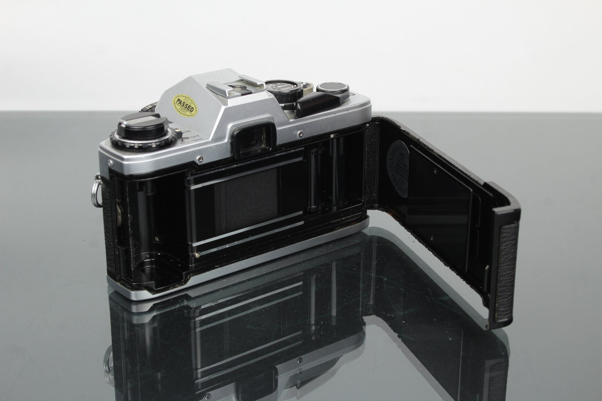 Olympus OM10 + Olympus 1:1.8 50mm lens