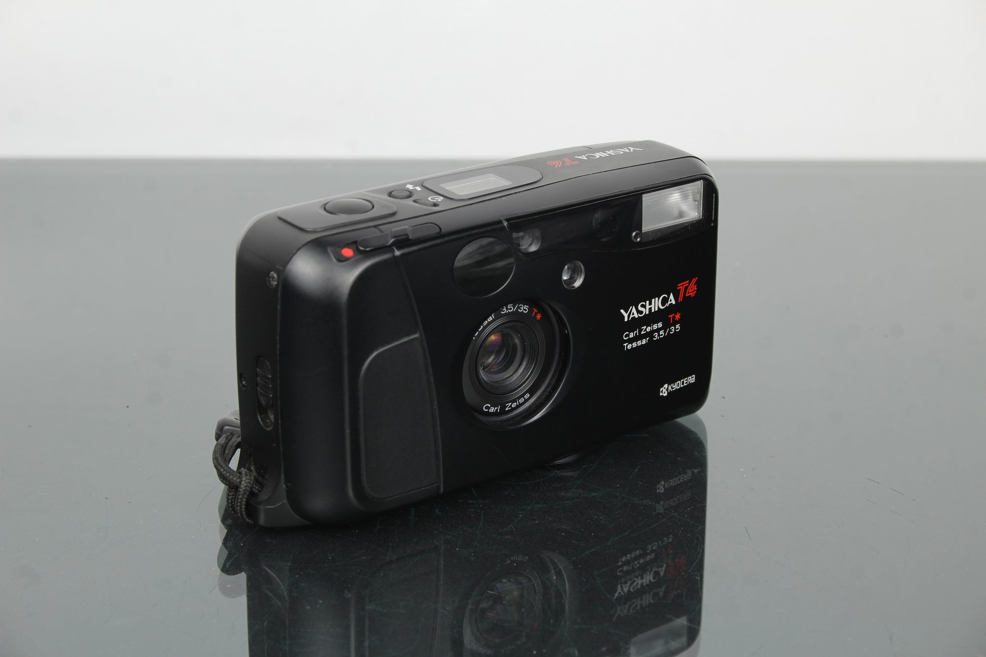 Yashica T4