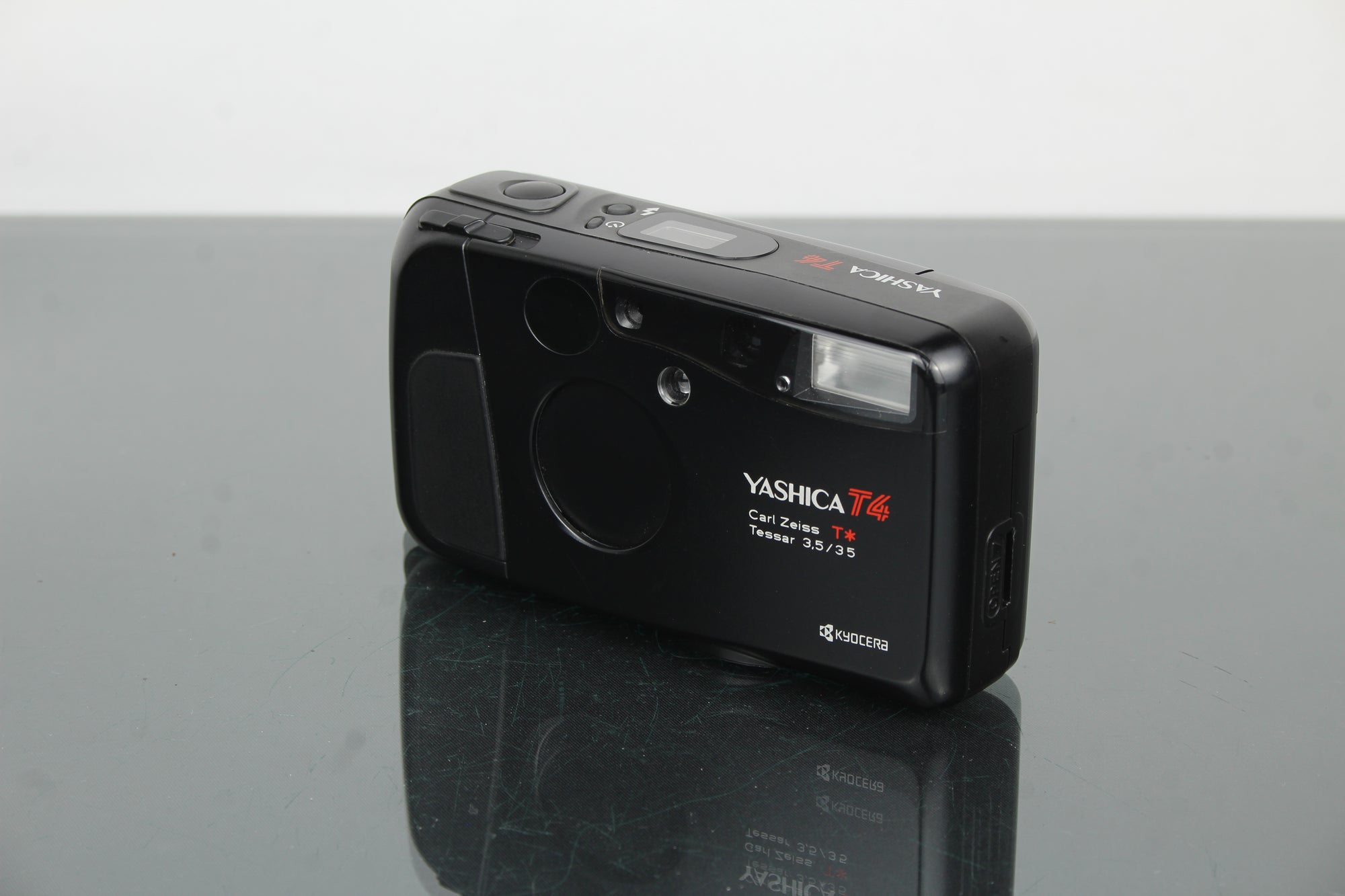 Yashica T4