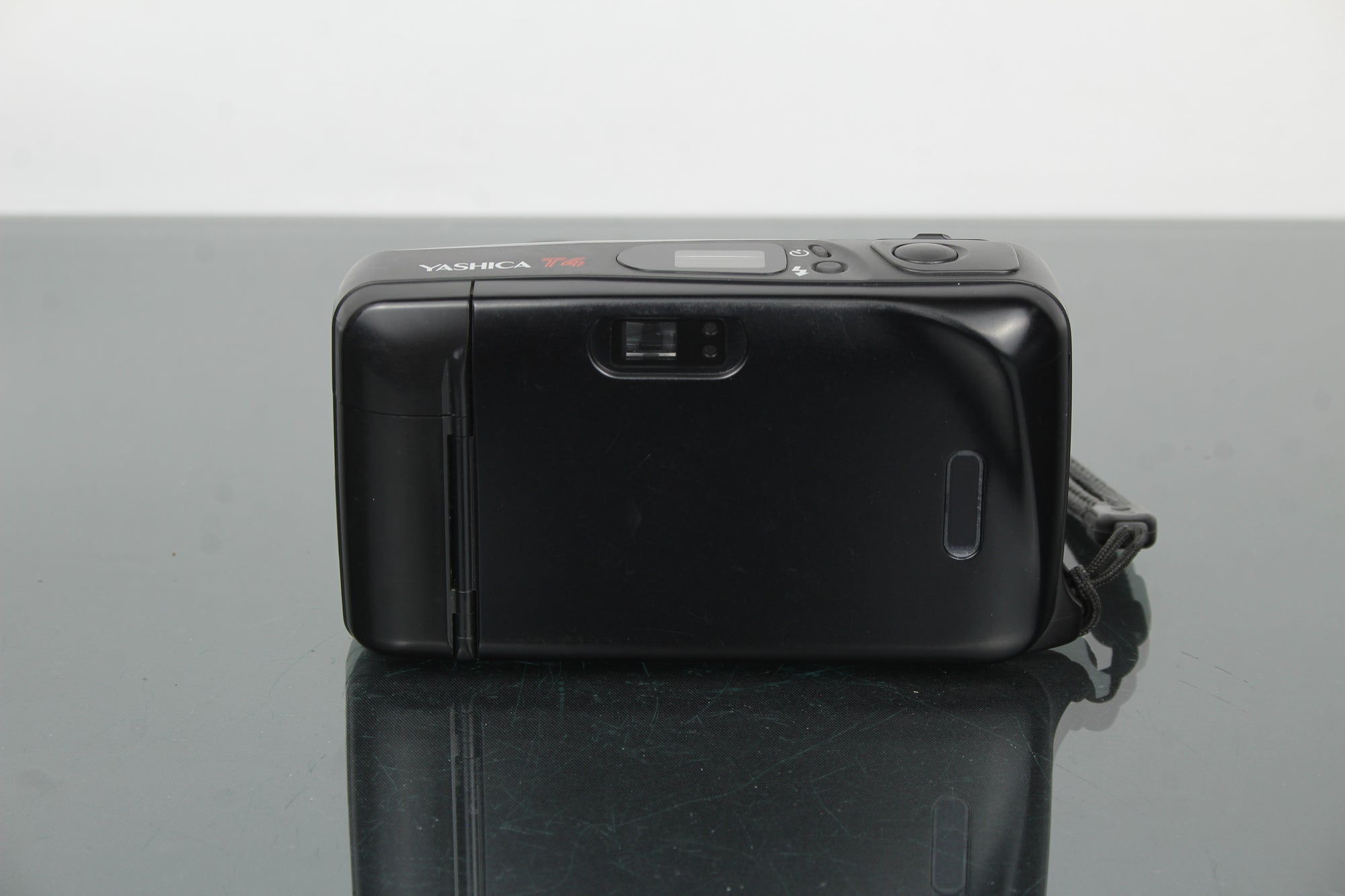 Yashica T4