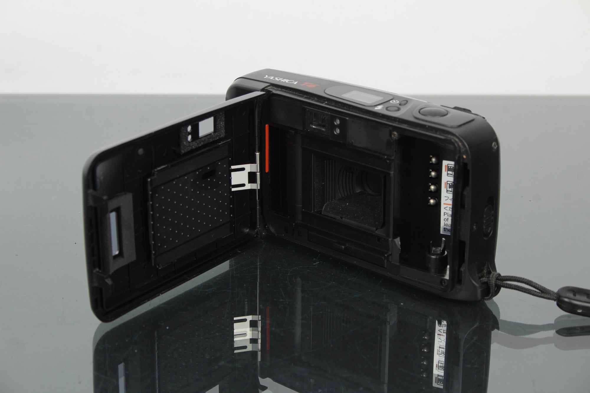 Yashica T4