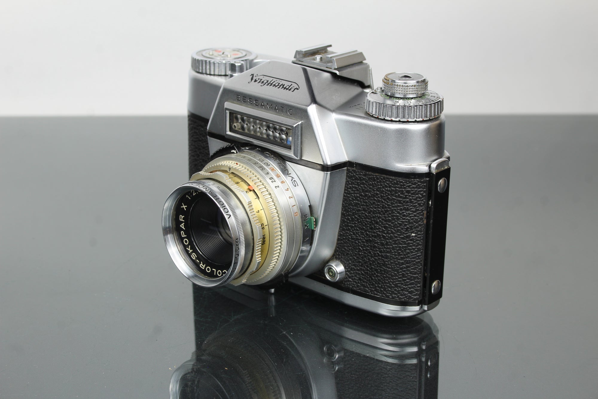 Voigtlander Bessamatic + objectif 50 mm f/2.8 Color-Skopar