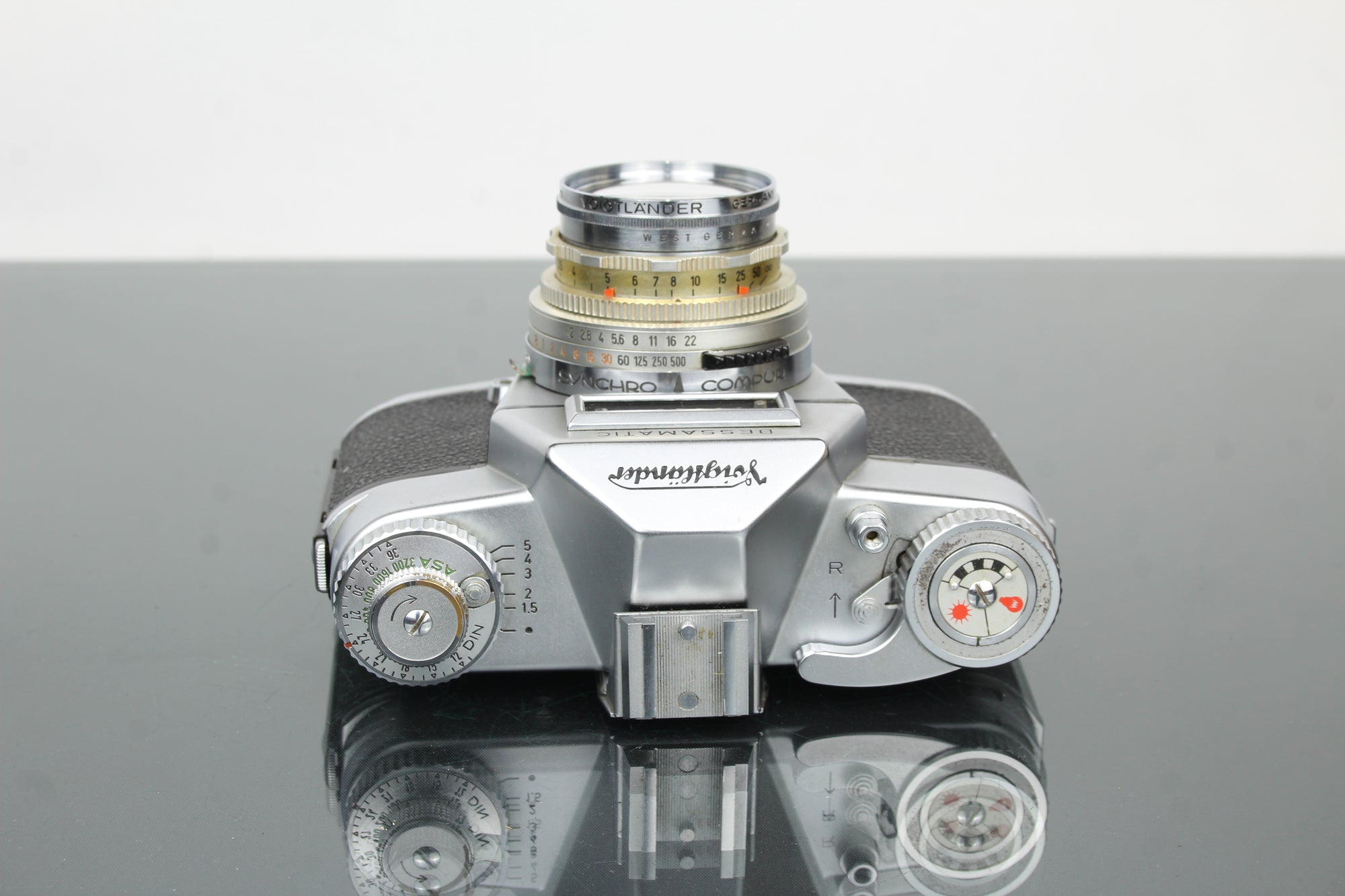 Voigtlander Bessamatic + objectif 50 mm f/2.8 Color-Skopar