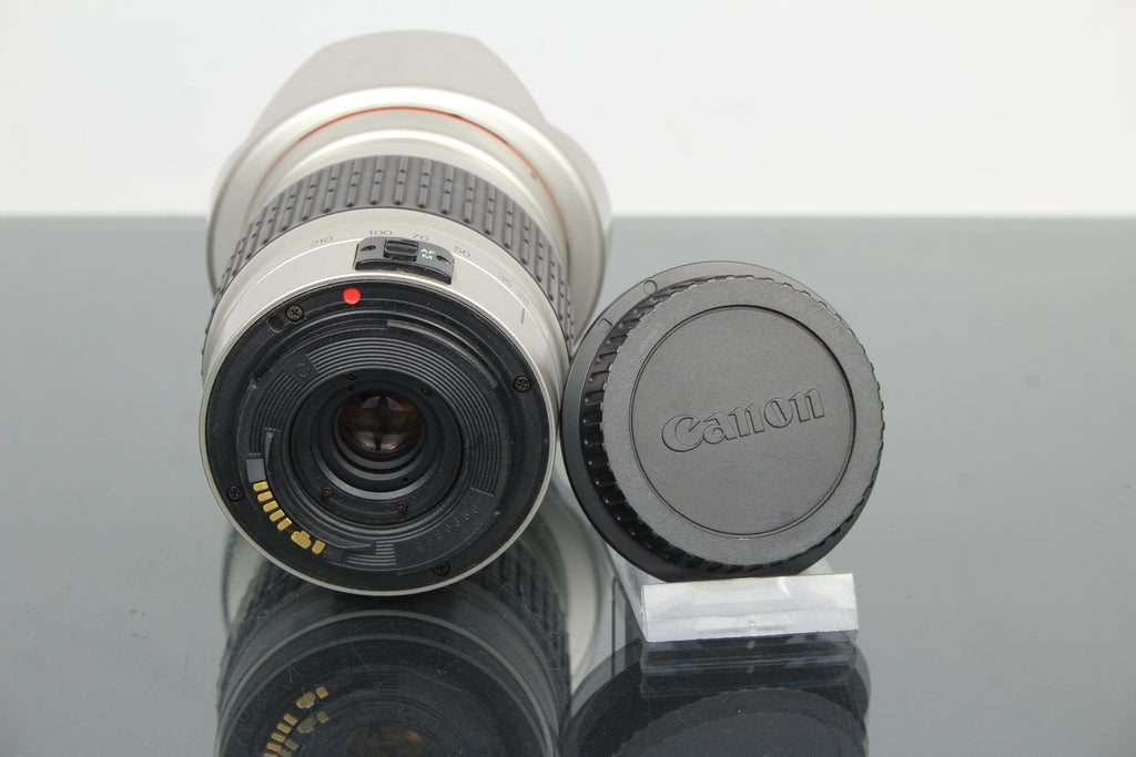 Cosina 28-210mm MC 1:4.2-6.5 Monture Canon EF