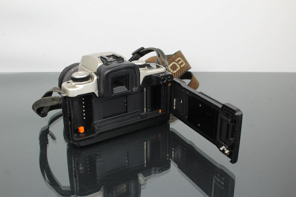 Canon EOS 50 + Canon lens 28 - 80mm 1:3.5 - 5.6 - Dutch|Thrift