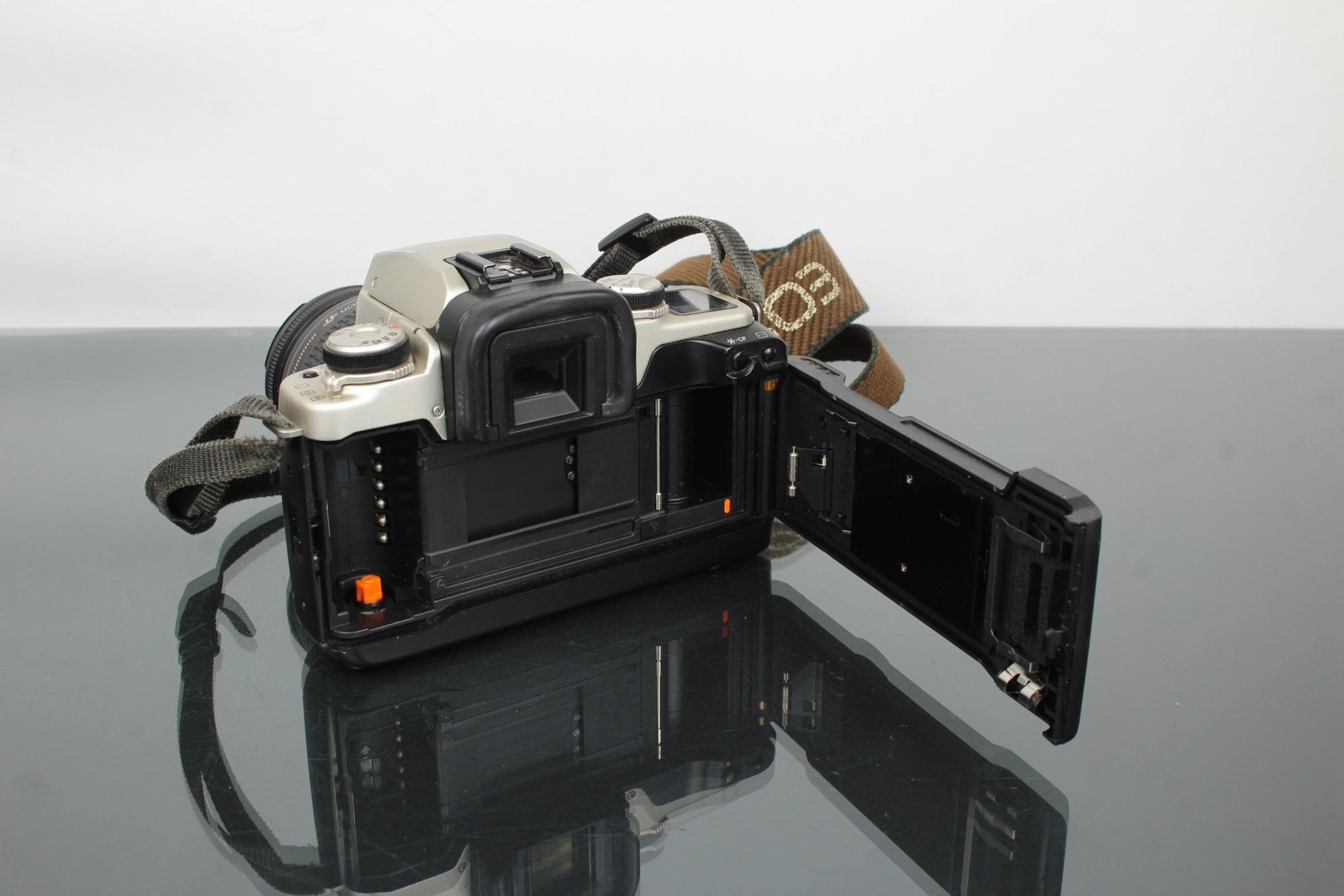 Canon EOS 50 + Canon lens 28 - 80mm 1:3.5 - 5.6 - Dutch|Thrift