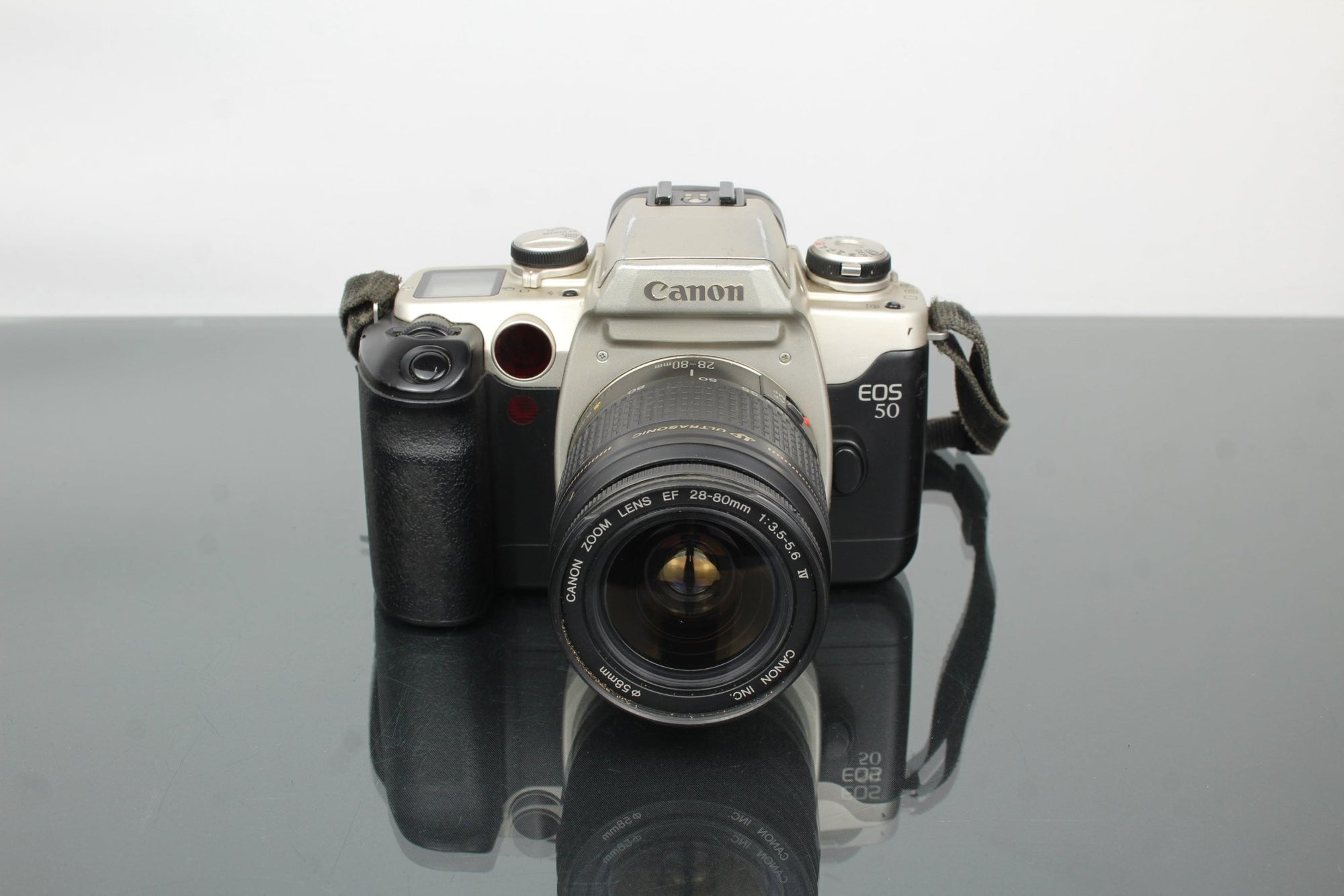 Canon EOS 50 + Canon lens 28 - 80mm 1:3.5 - 5.6 - Dutch|Thrift