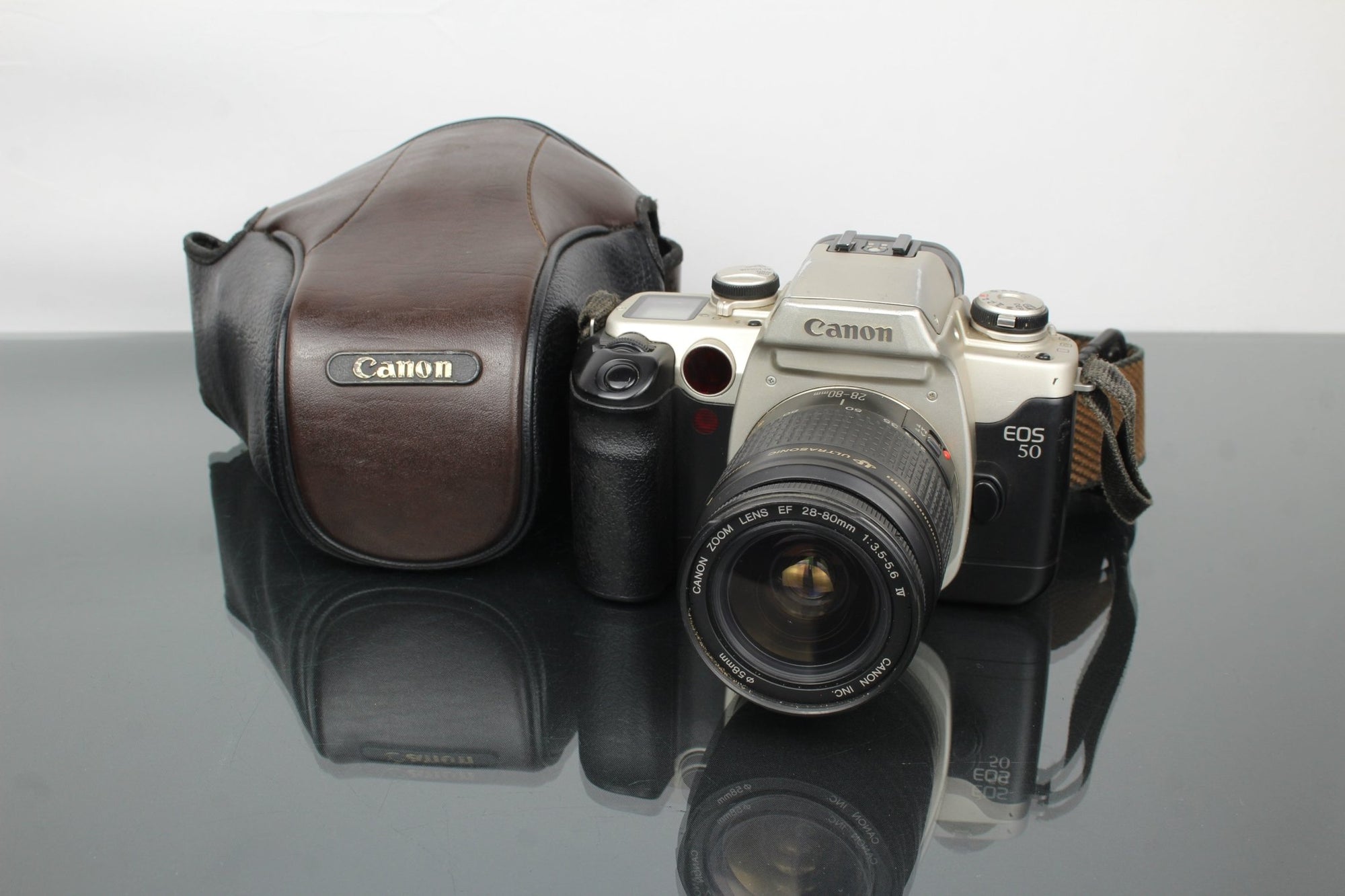 Canon EOS 50 + Canon lens 28 - 80mm 1:3.5 - 5.6 - Dutch|Thrift