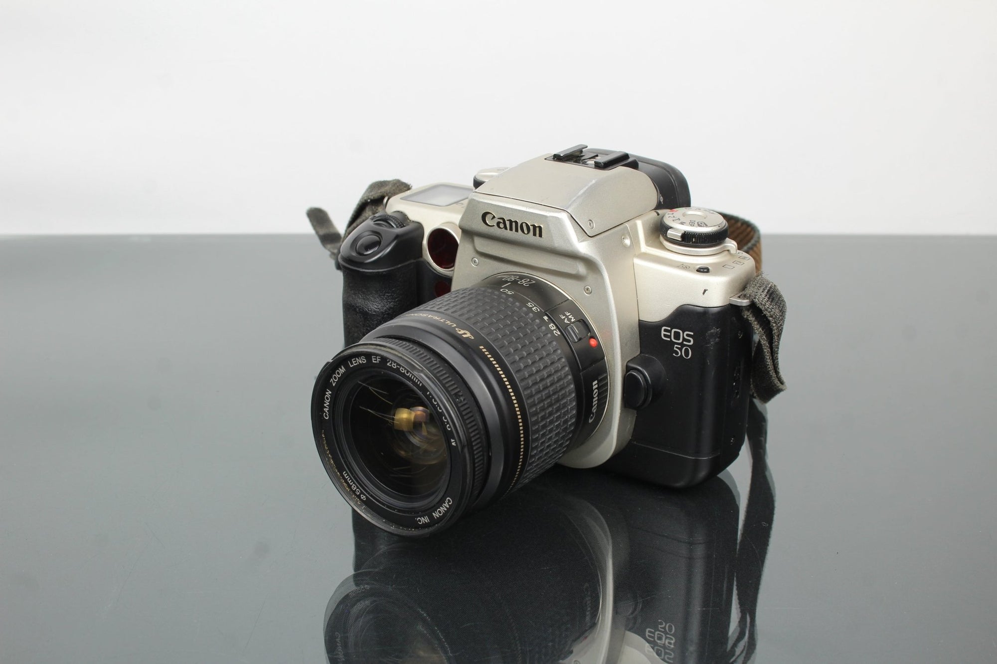 Canon EOS 50 + Canon lens 28 - 80mm 1:3.5 - 5.6 - Dutch|Thrift