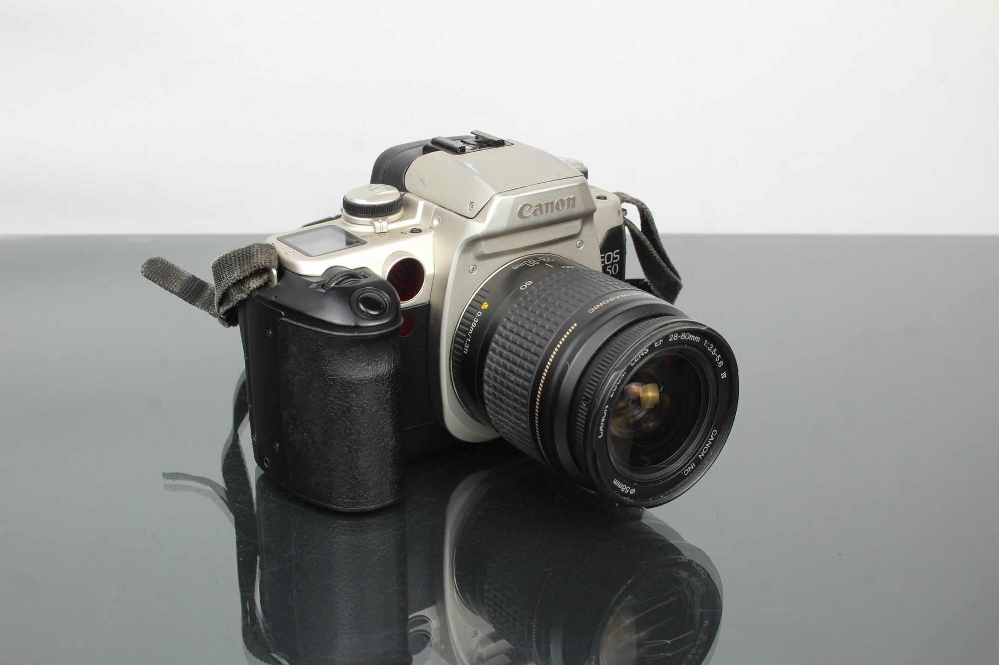 Canon EOS 50 + Canon lens 28 - 80mm 1:3.5 - 5.6 - Dutch|Thrift