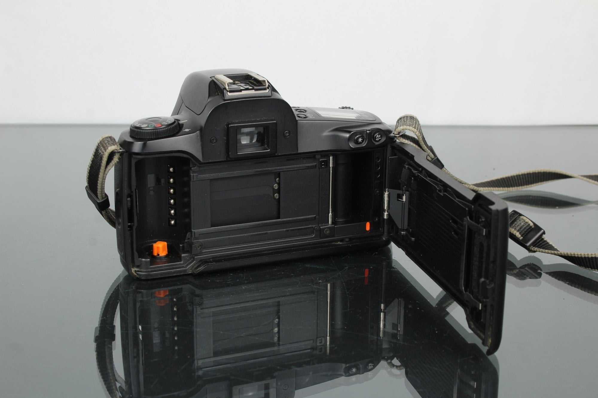 Canon EOS 500N - Dutch|Thrift