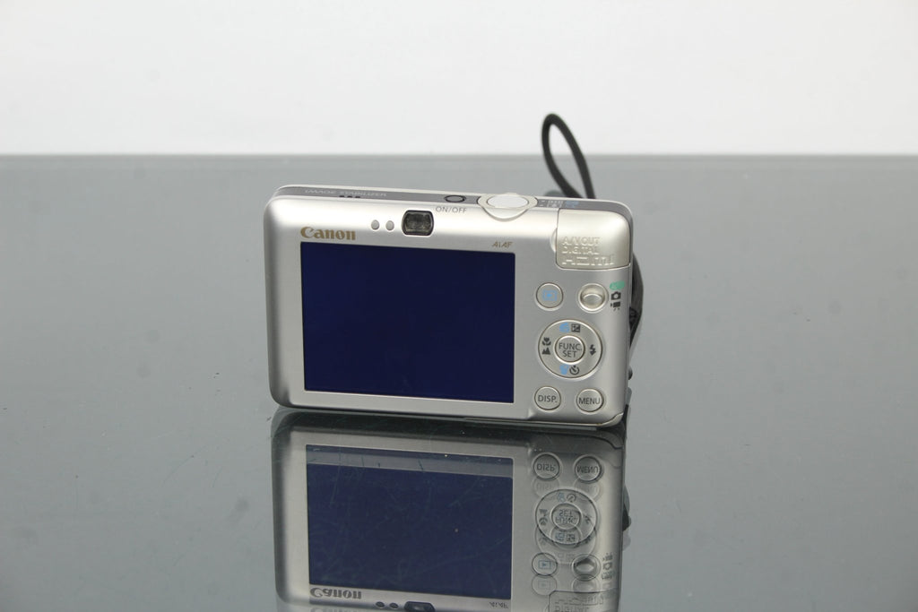 Canon IXUS 100 is - Dutch|Thrift