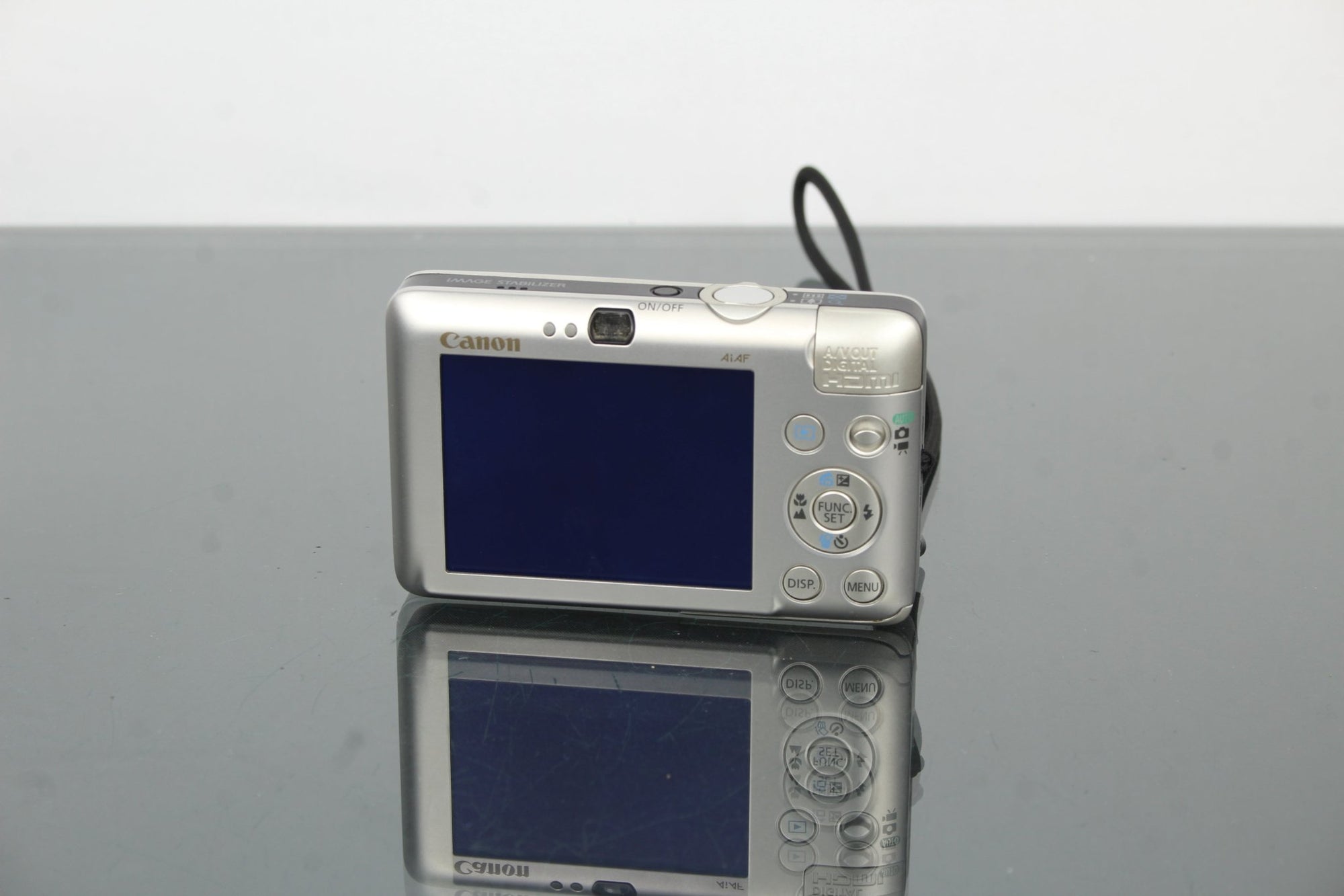 Canon IXUS 100 is - Dutch|Thrift