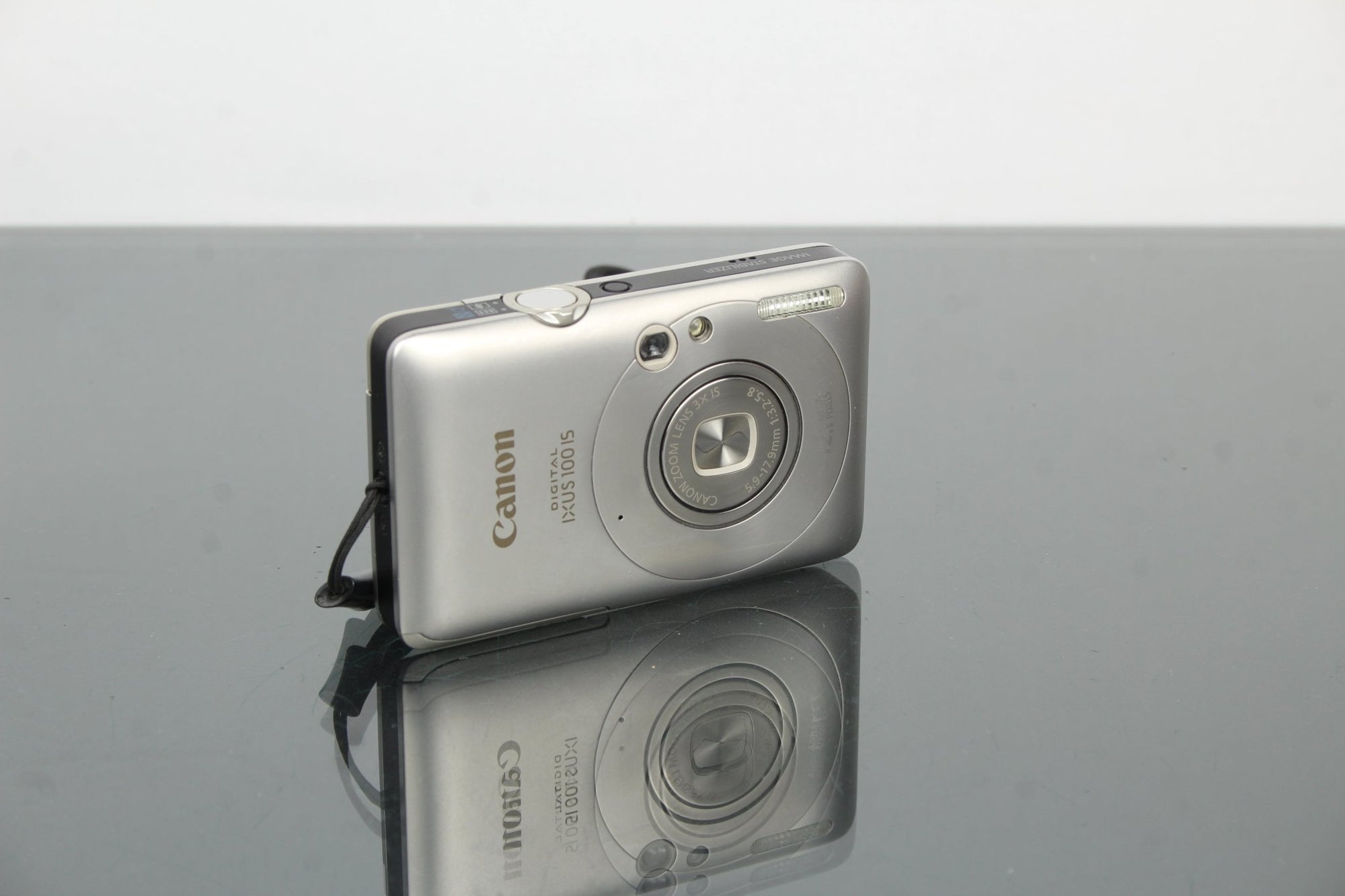 Canon IXUS 100 is - Dutch|Thrift