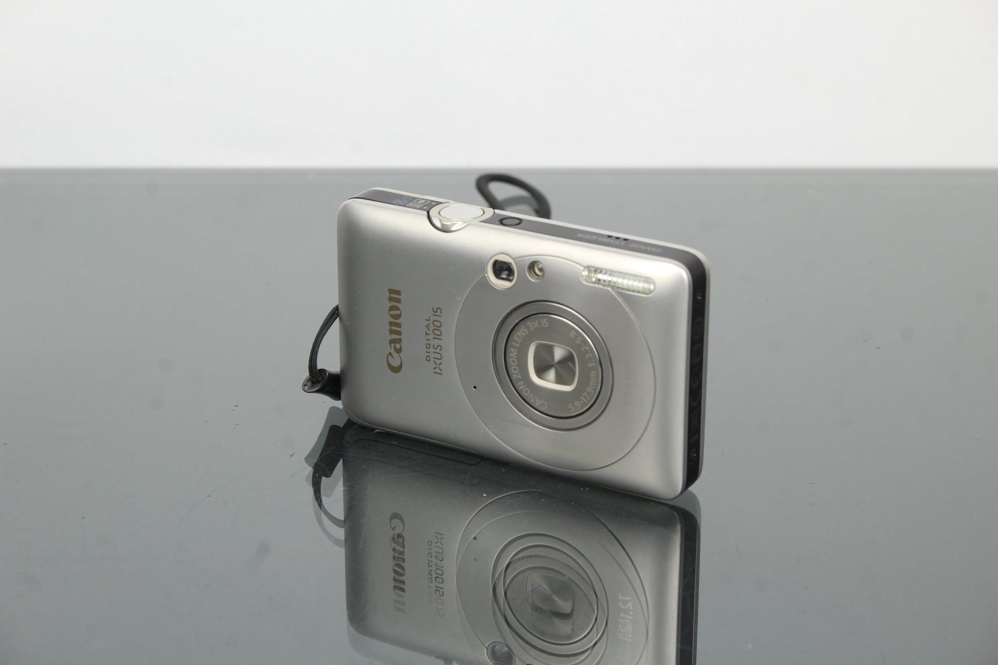 Canon IXUS 100 is - Dutch|Thrift