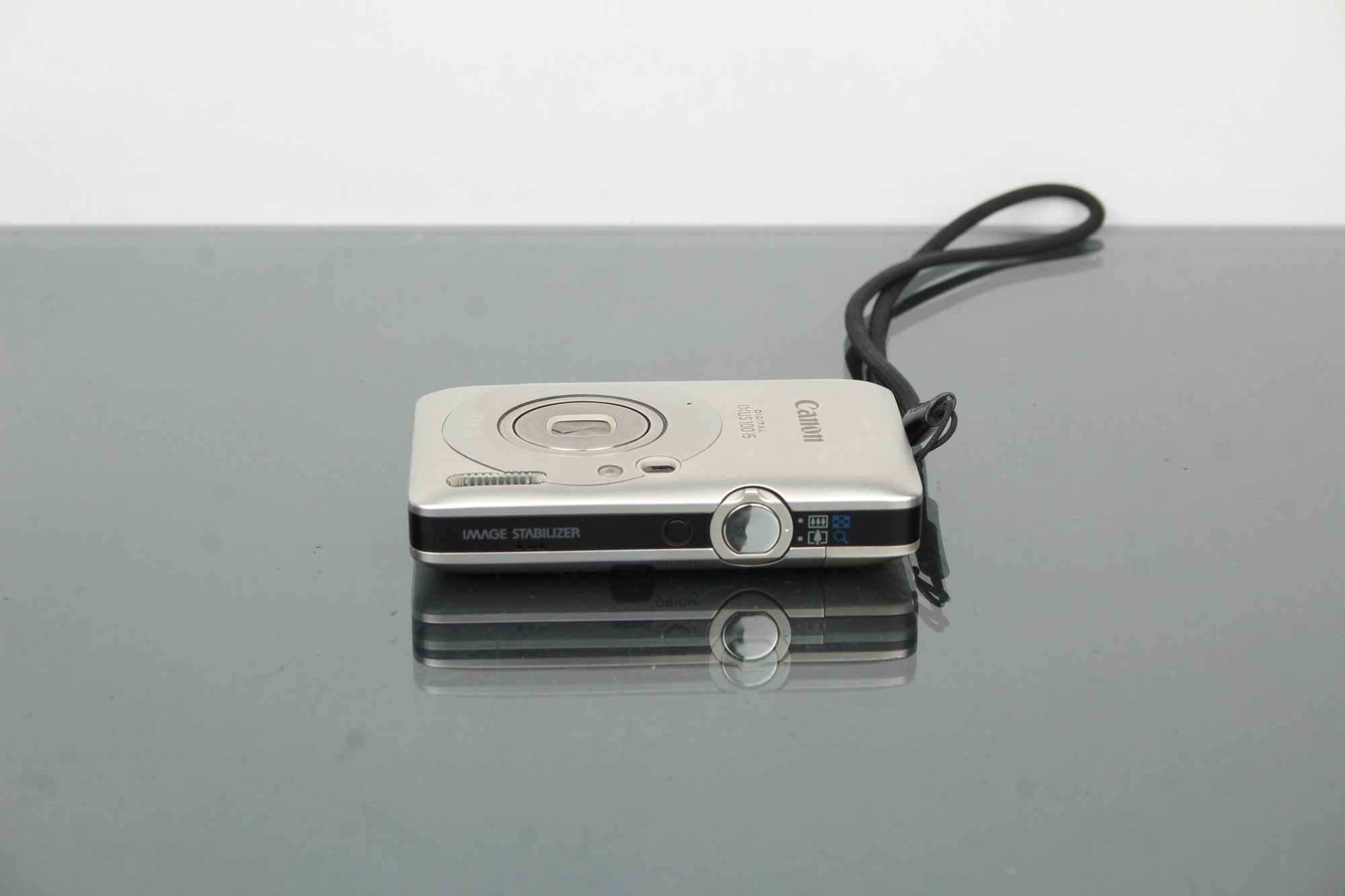Canon IXUS 100 is - Dutch|Thrift