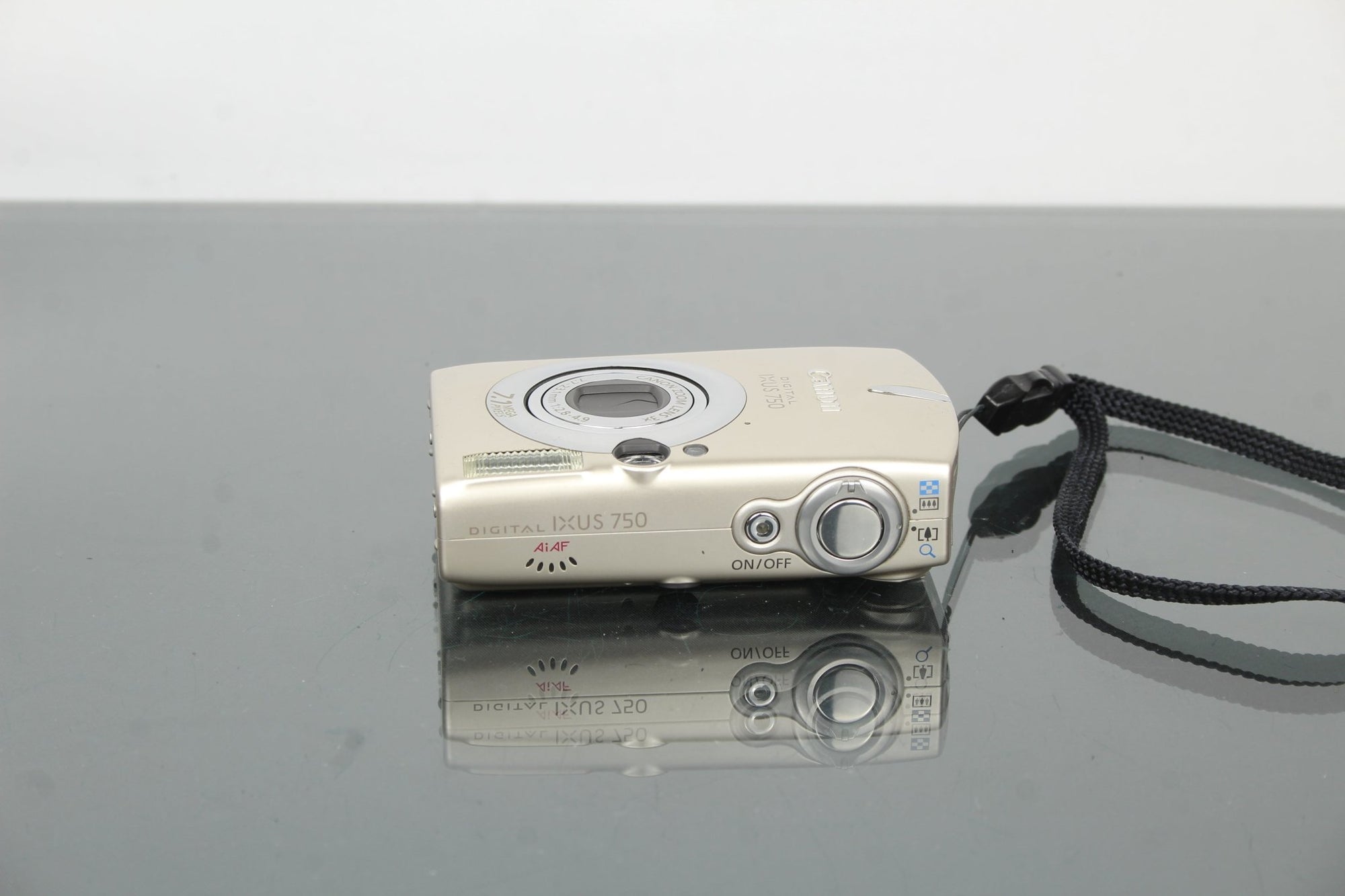 Canon Ixus 750 - Dutch|Thrift