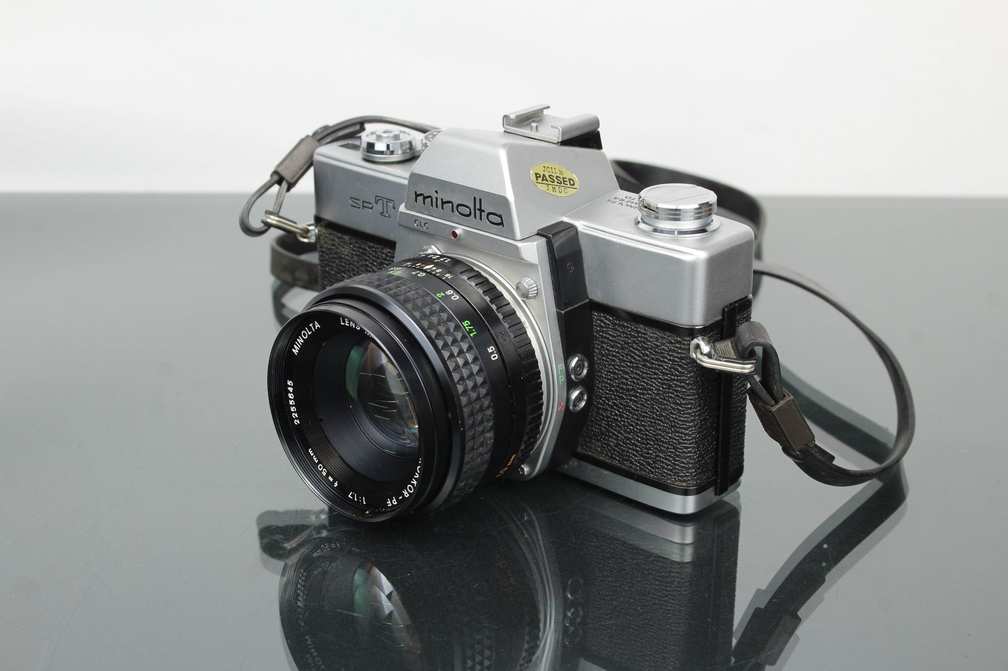 Minolta SR T101 + Minolta mc 1:1.7 50mm - Dutch|Thrift