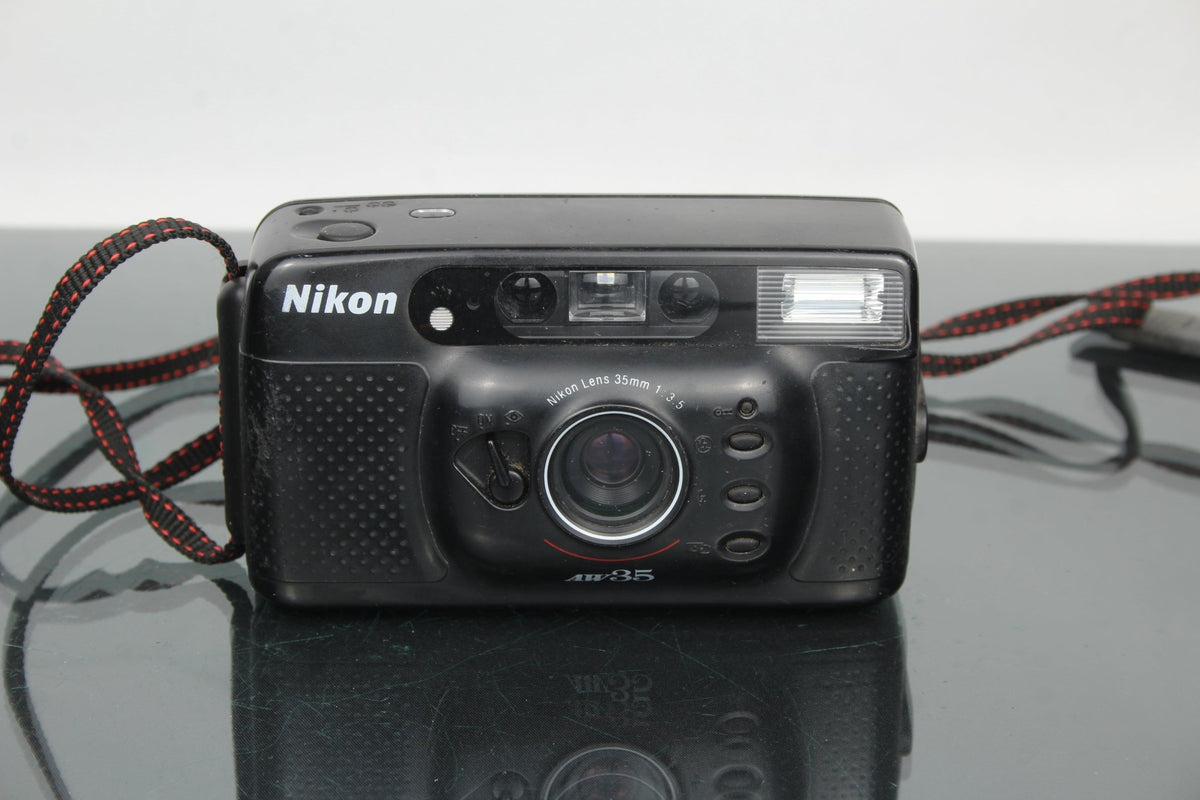 Nikon AW35 - Dutch|Thrift