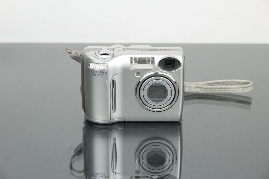Nikon Coolpix 5600 - Dutch|Thrift