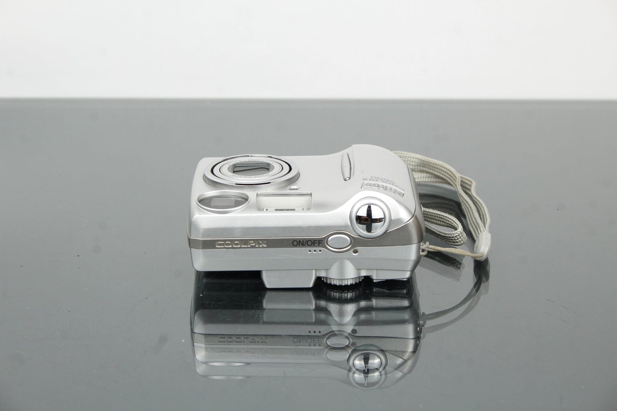 Nikon Coolpix 5600 - Dutch|Thrift