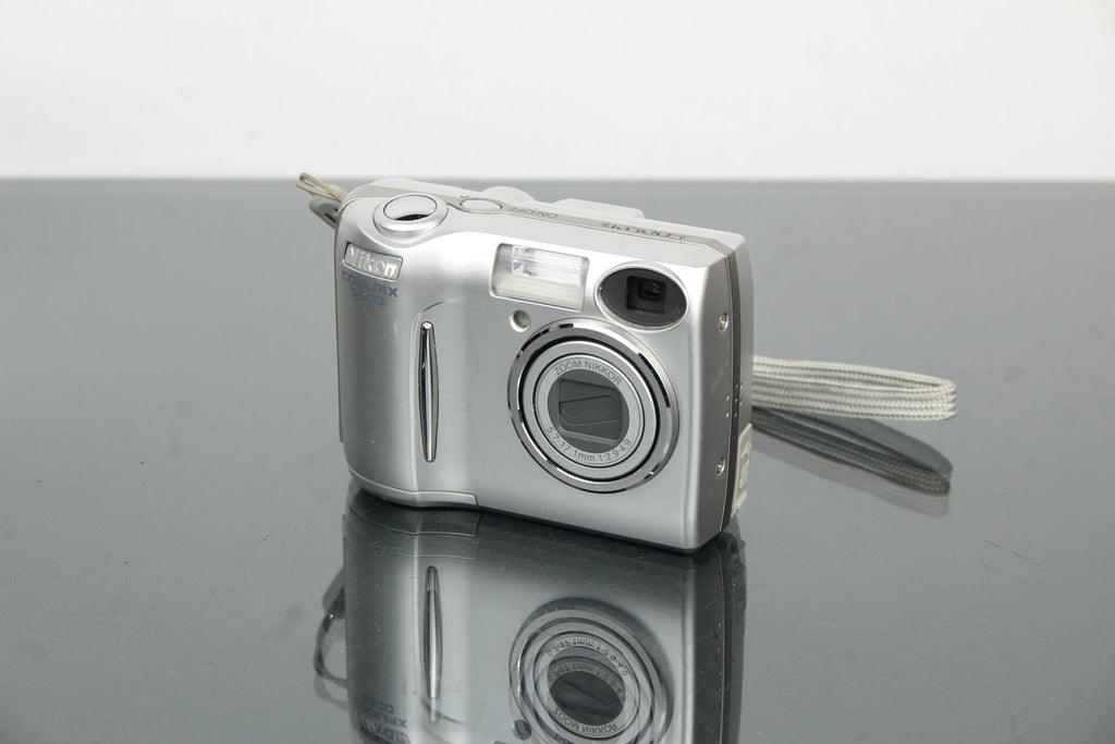 Nikon Coolpix 5600 - Dutch|Thrift