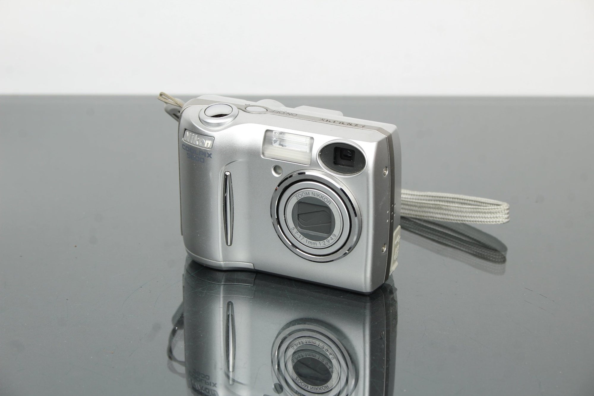 Nikon Coolpix 5600 - Dutch|Thrift