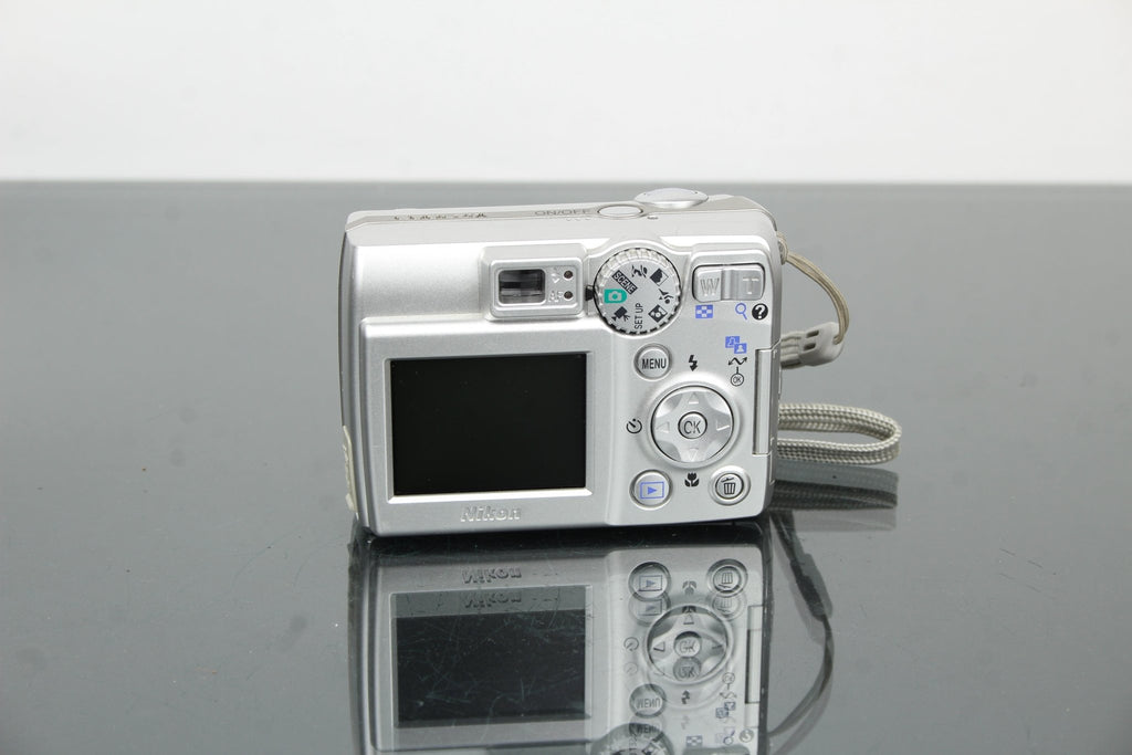 Nikon Coolpix 5600 - Dutch|Thrift