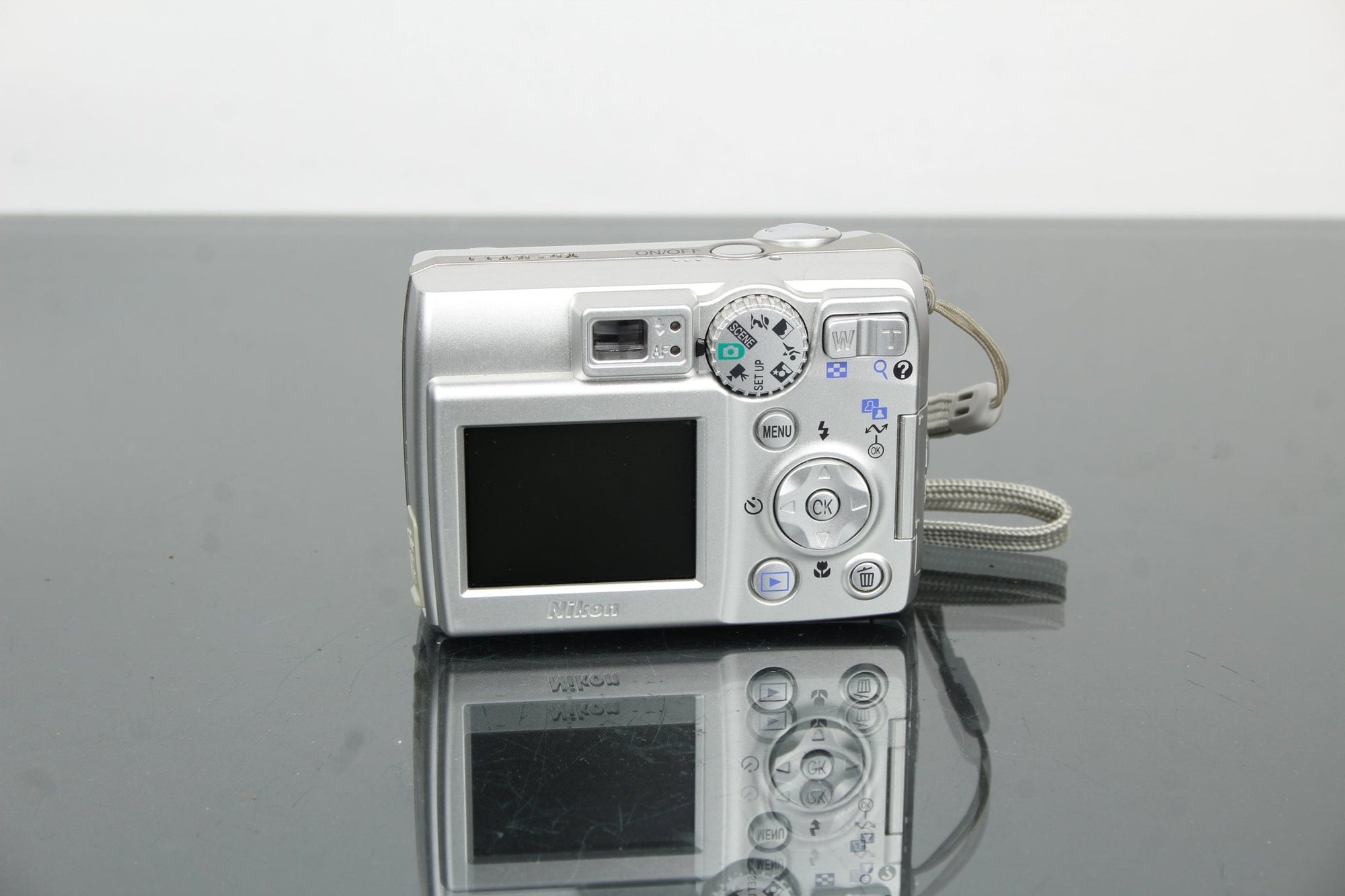 Nikon Coolpix 5600 - Dutch|Thrift
