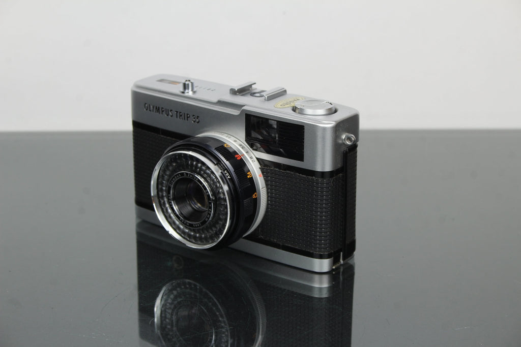 Olympus Trip 35 - Dutch|Thrift