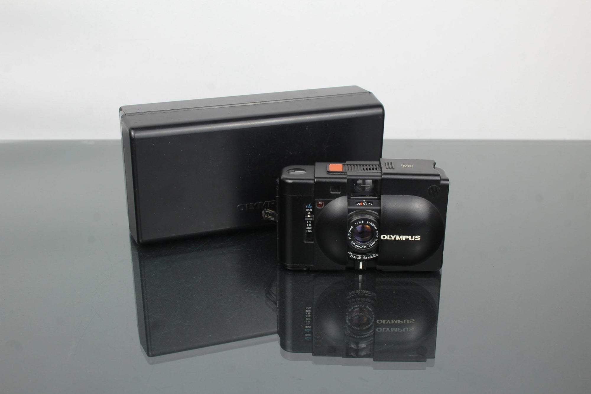 Olympus XA - Dutch|Thrift