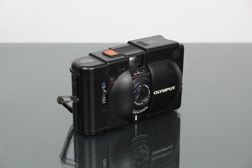 Olympus XA - Dutch|Thrift