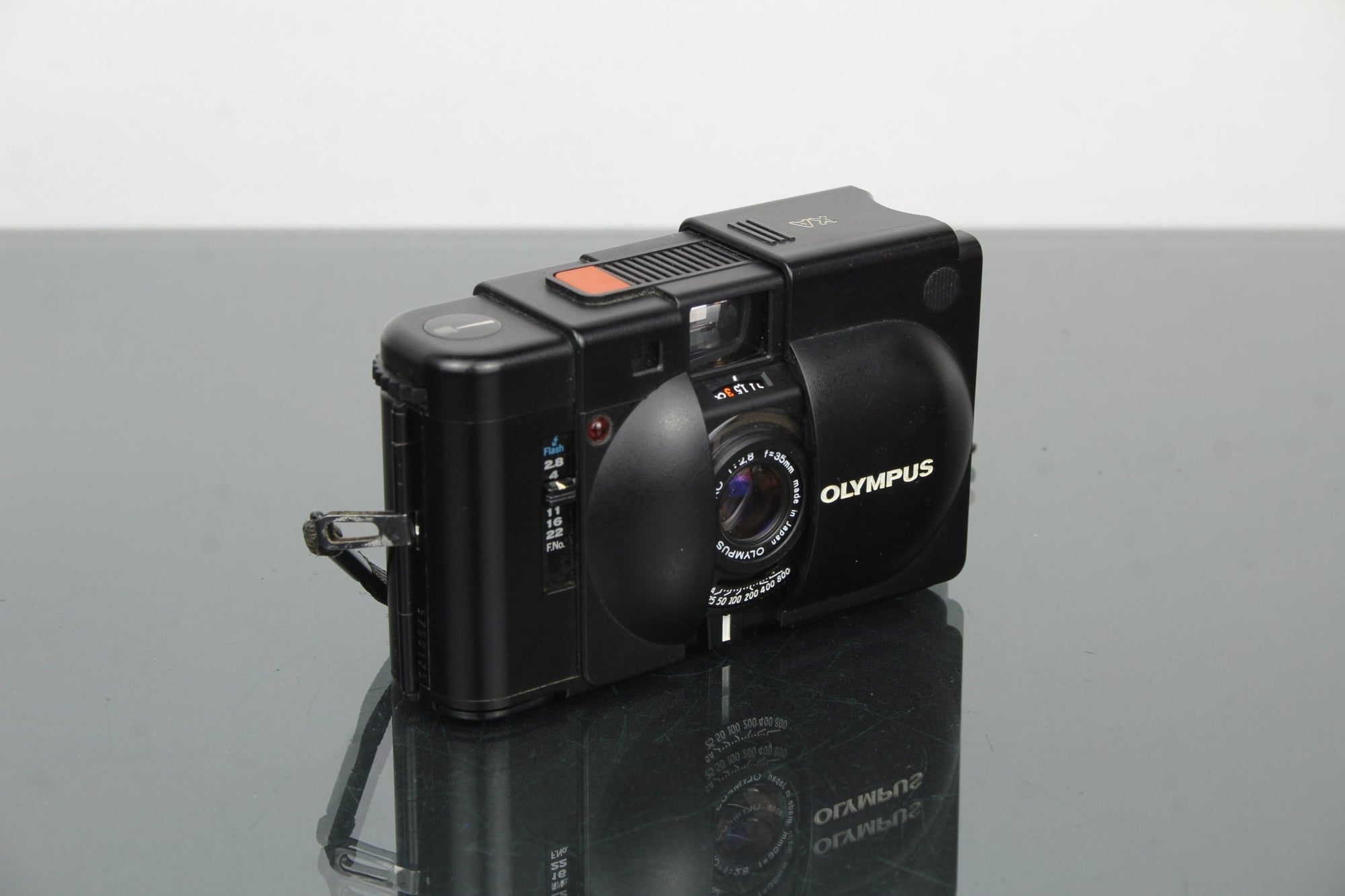 Olympus XA - Dutch|Thrift