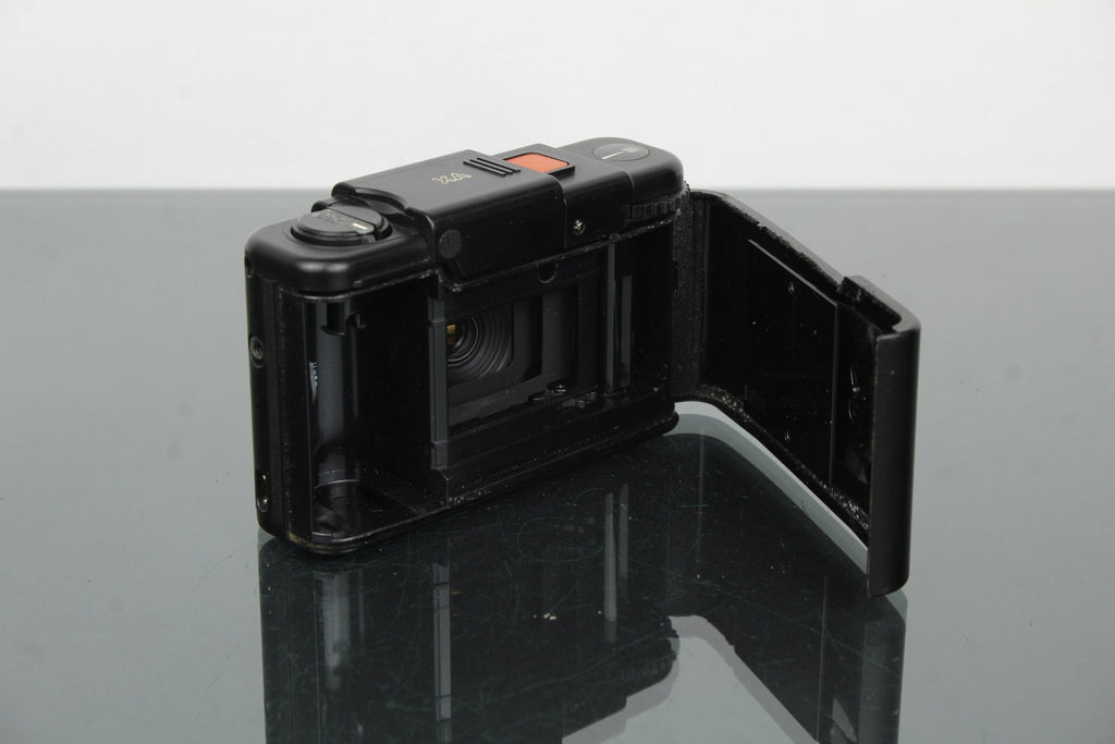 Olympus XA - Dutch|Thrift