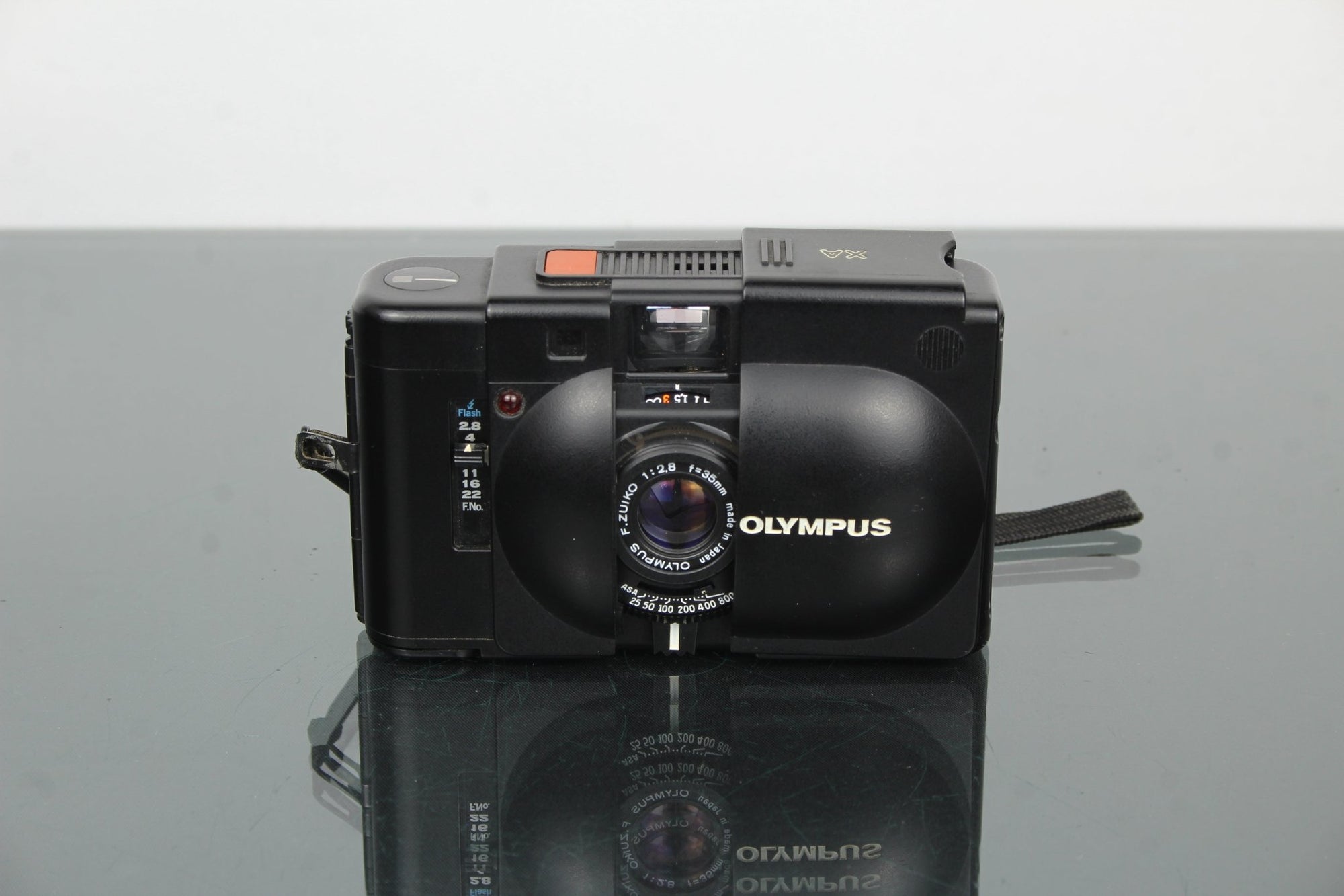 Olympus XA - Dutch|Thrift