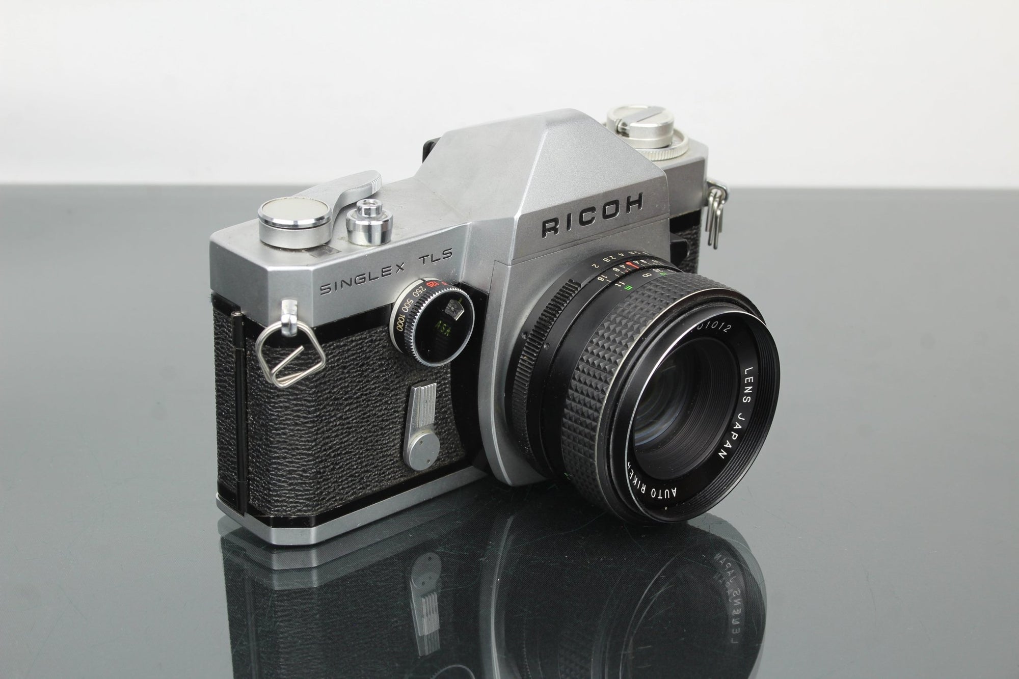 Ricoh singlex tls + Rikenon 1:2 50mm - Dutch|Thrift