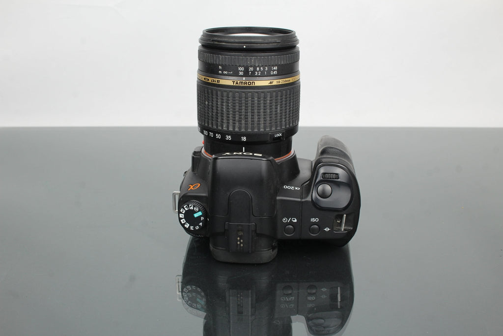 Sony DSLR - A200 + 18 - 250mm 1:3.5 - 6.3 Sony A - mount lens - Dutch|Thrift