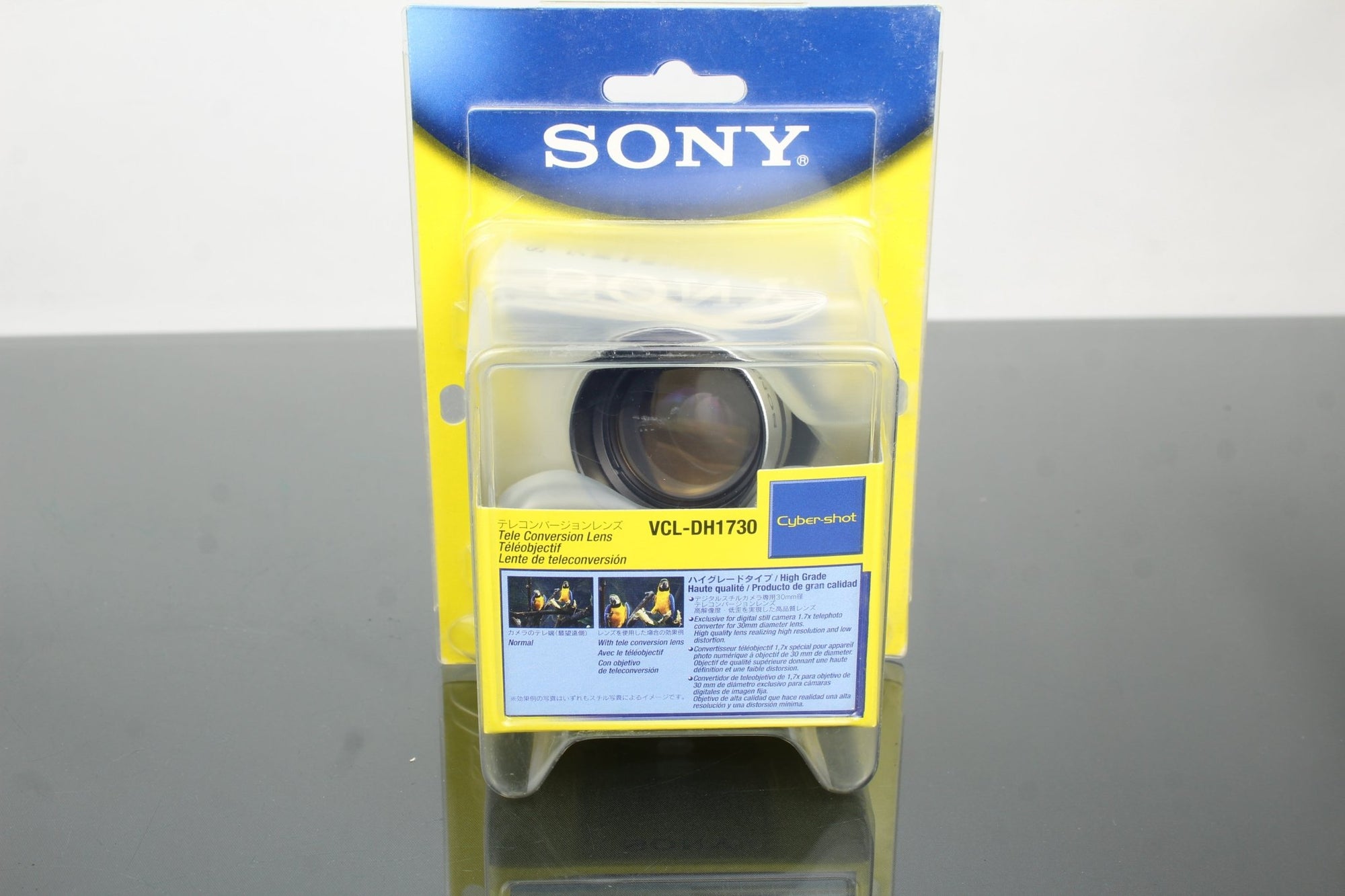 Sony HVL - FDH3 Flash + Sony VCL - DH1730 Tele Conversion lens - Dutch|Thrift